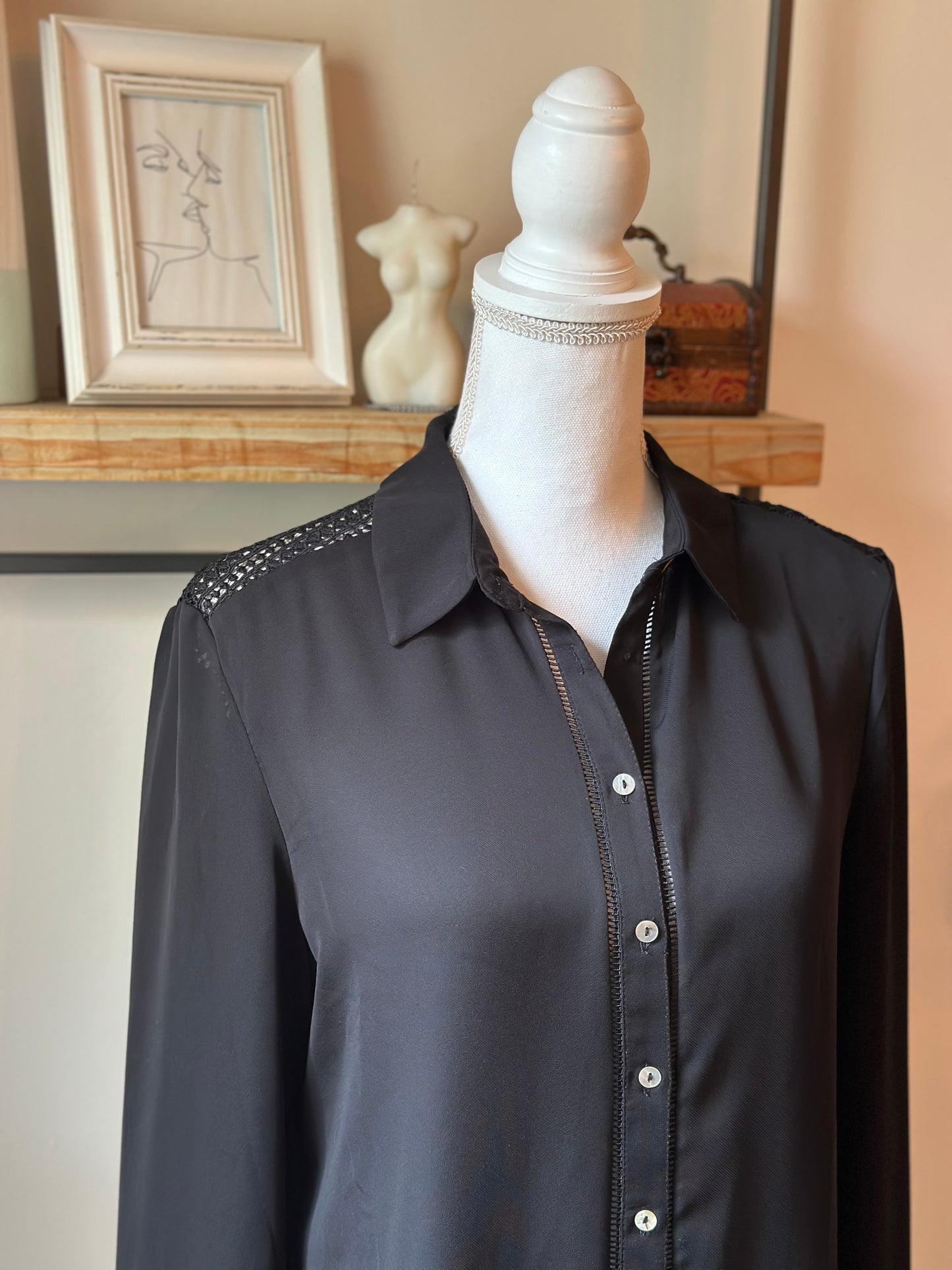 Chemise fluide noire détails dentelle T.38