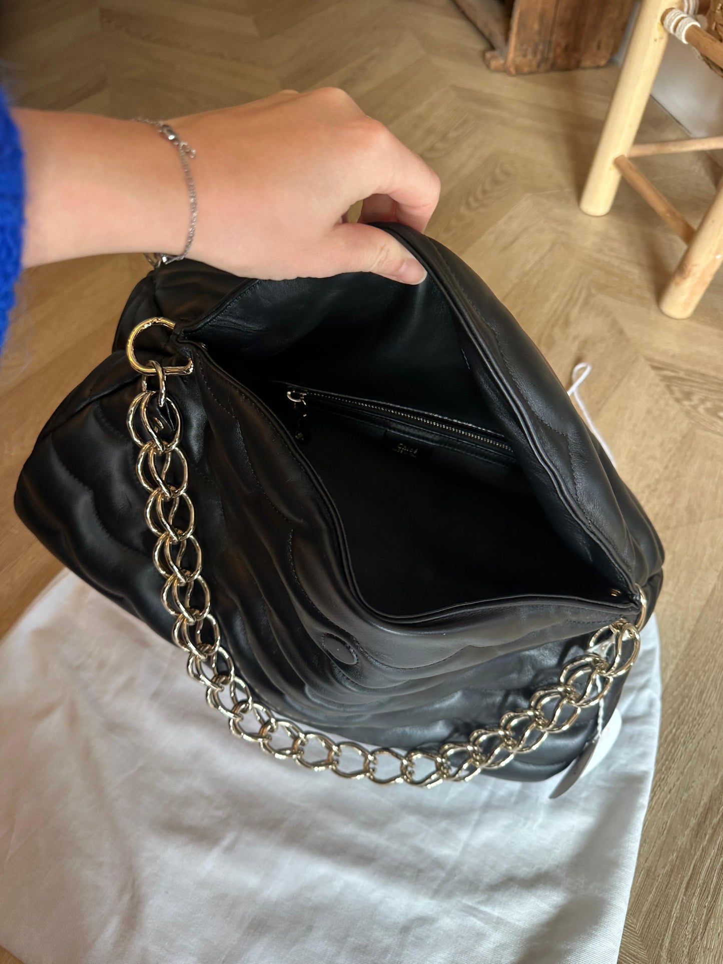 Sac Chloé Juana Medium cuir noir matelassé chaîne dorée neuf avec étiquette – modèle luxe