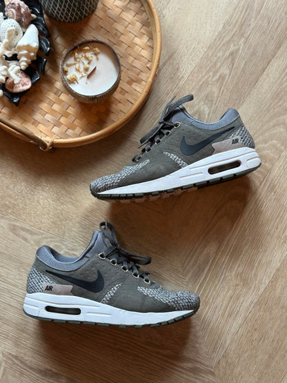 Baskets Air Max Zero SE GS vert kaki et noir P.37,5
