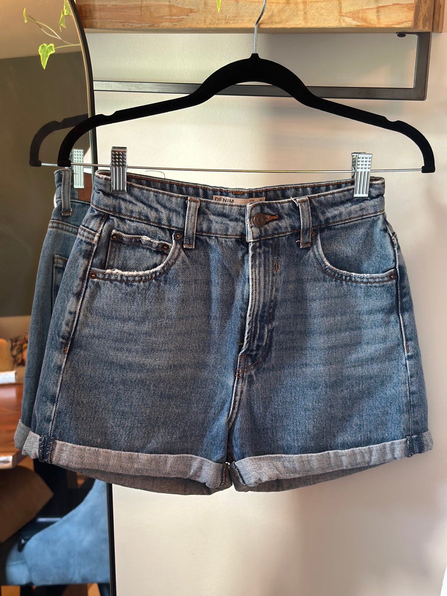 Short en jean bleu brut taille haute T.34