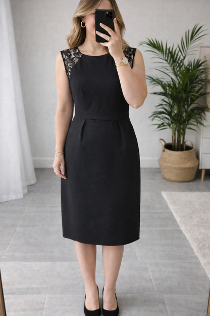 Robe élégante noire détails dentelles T.38