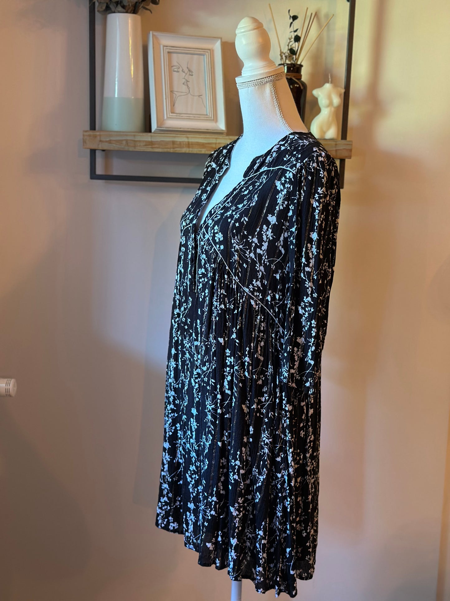 Robe Frezza coupe fluide fleurie noire et blanche T.38/2