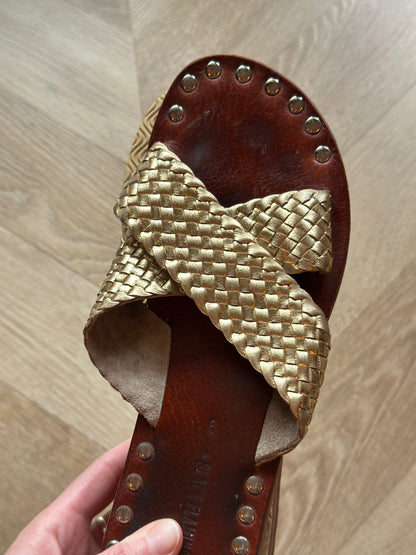 Sandales cuir tressé doré T.36