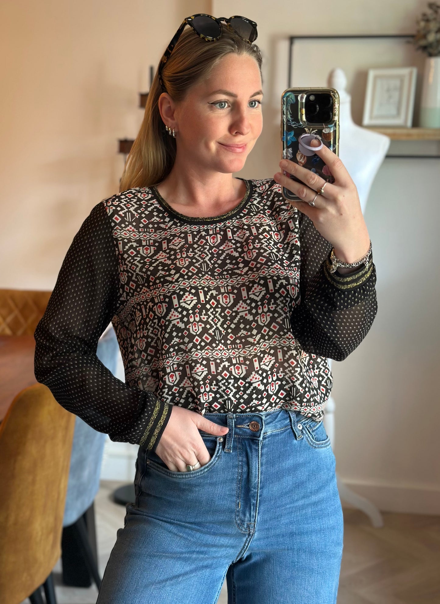 Blouse imprimé graphique noir et rouge T.38