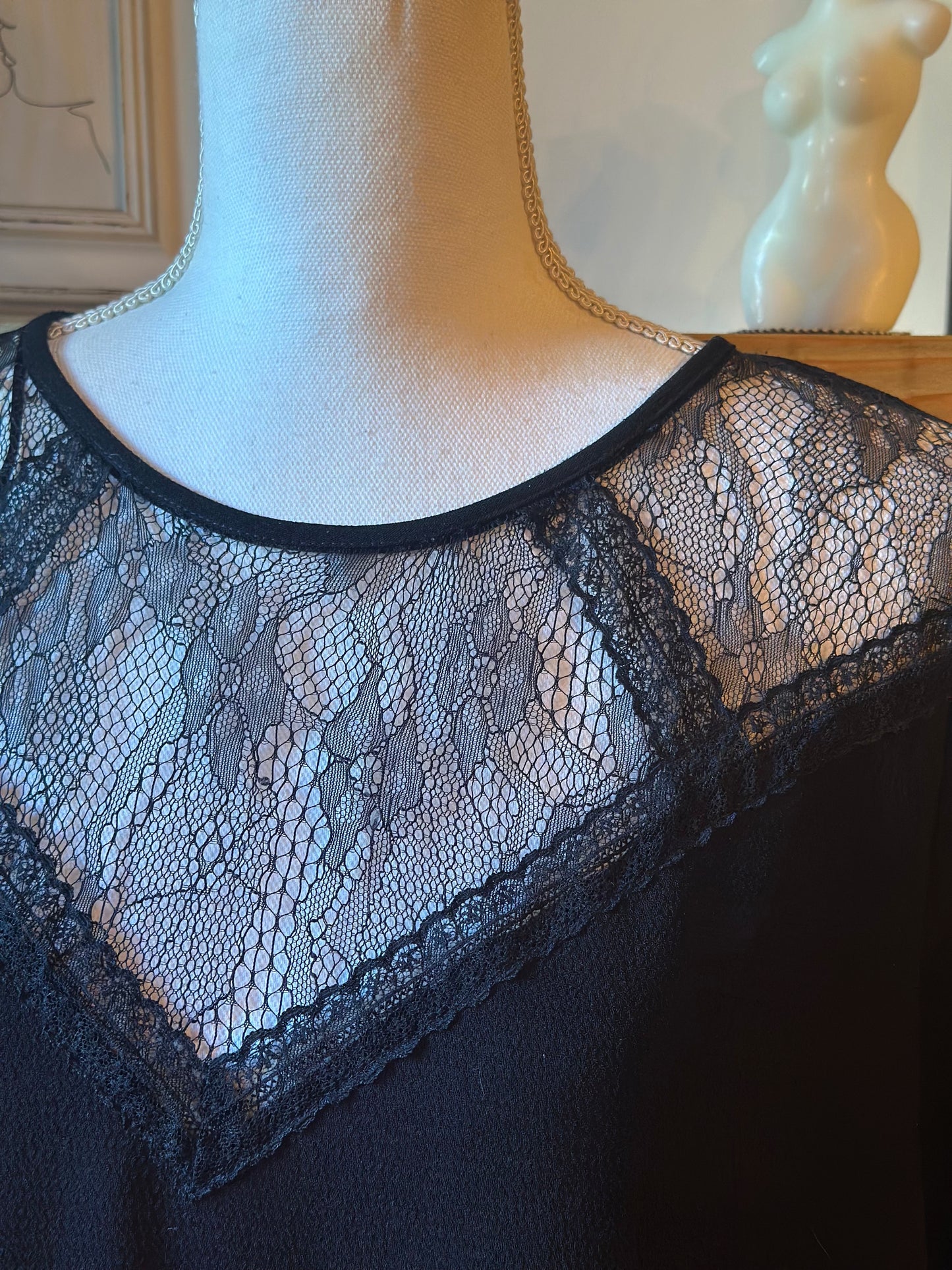 Robe noire coupe droite T.40