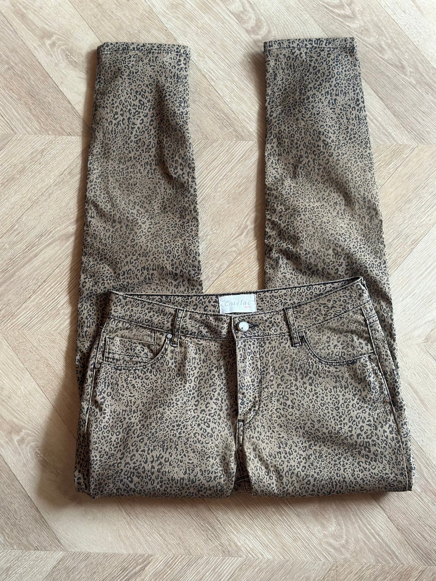 Pantalon slim imprimé léopard en coton T.36