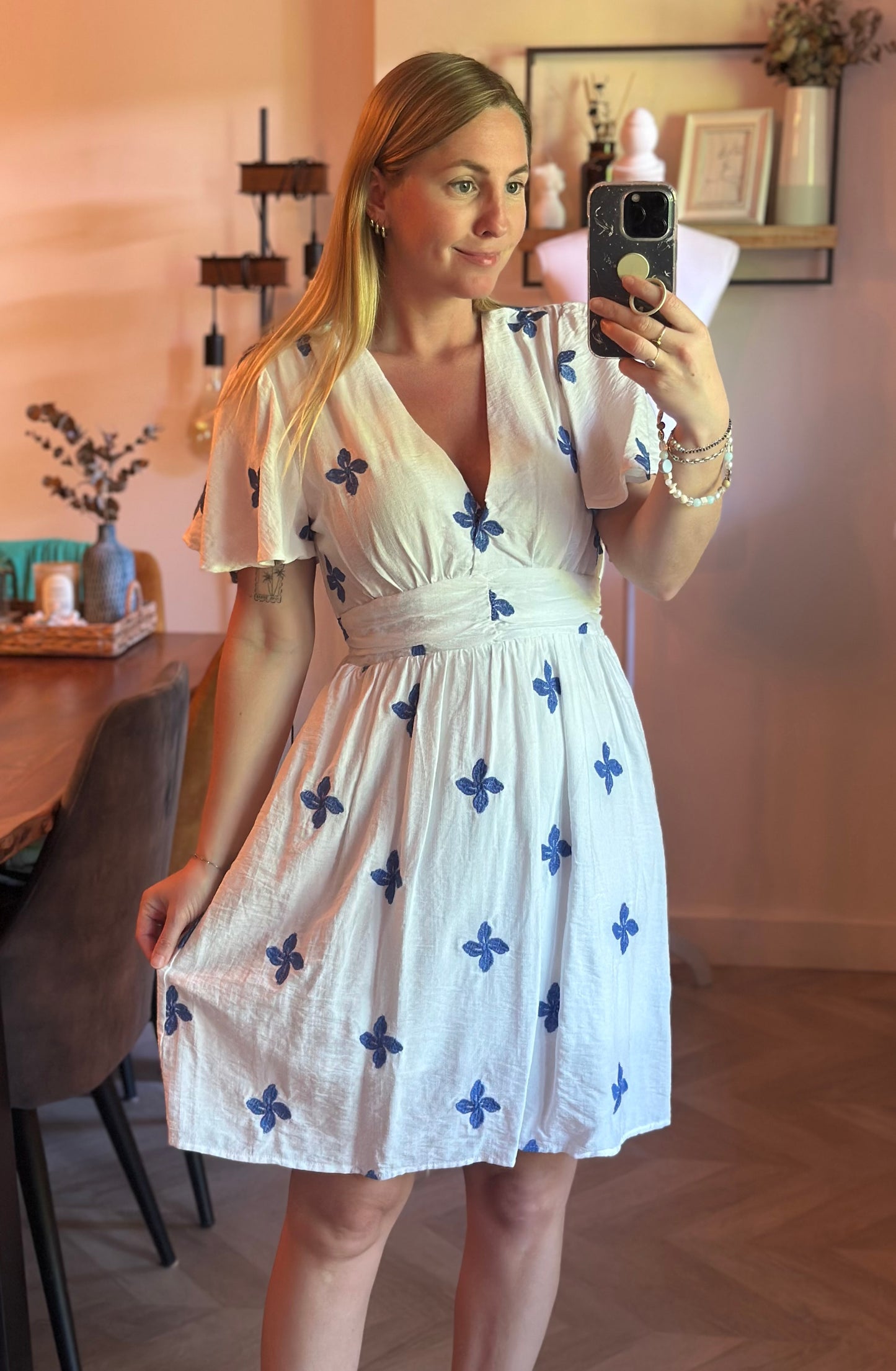 Robe blanche brodée bleue T.36/38