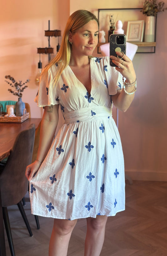 Robe blanche brodée bleue T.36/38