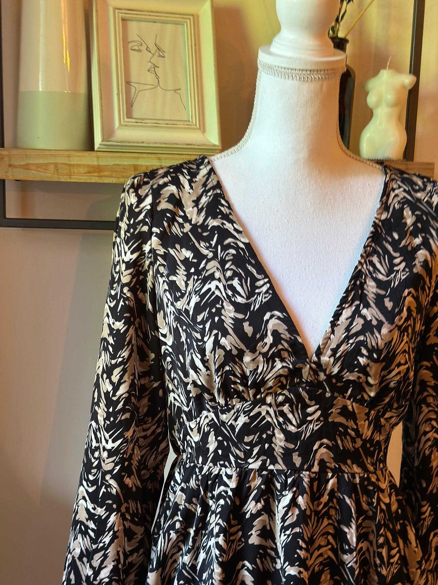 Robe fluide imprimé noir et beige T.38/40