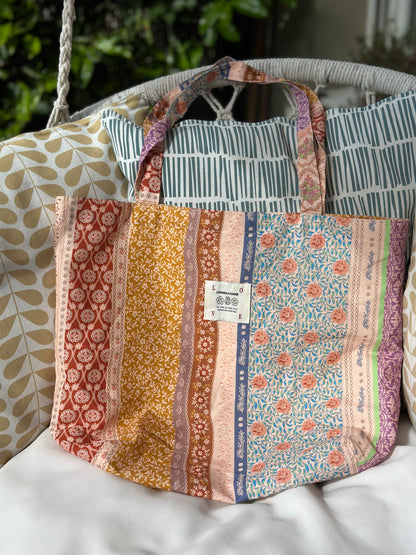 Joli sac cabas à motifs effet patchwork fleuri – Coton doux multicolore