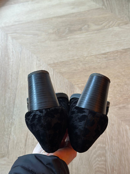 Escarpins noirs motif ton sur ton talon bloc – T.40