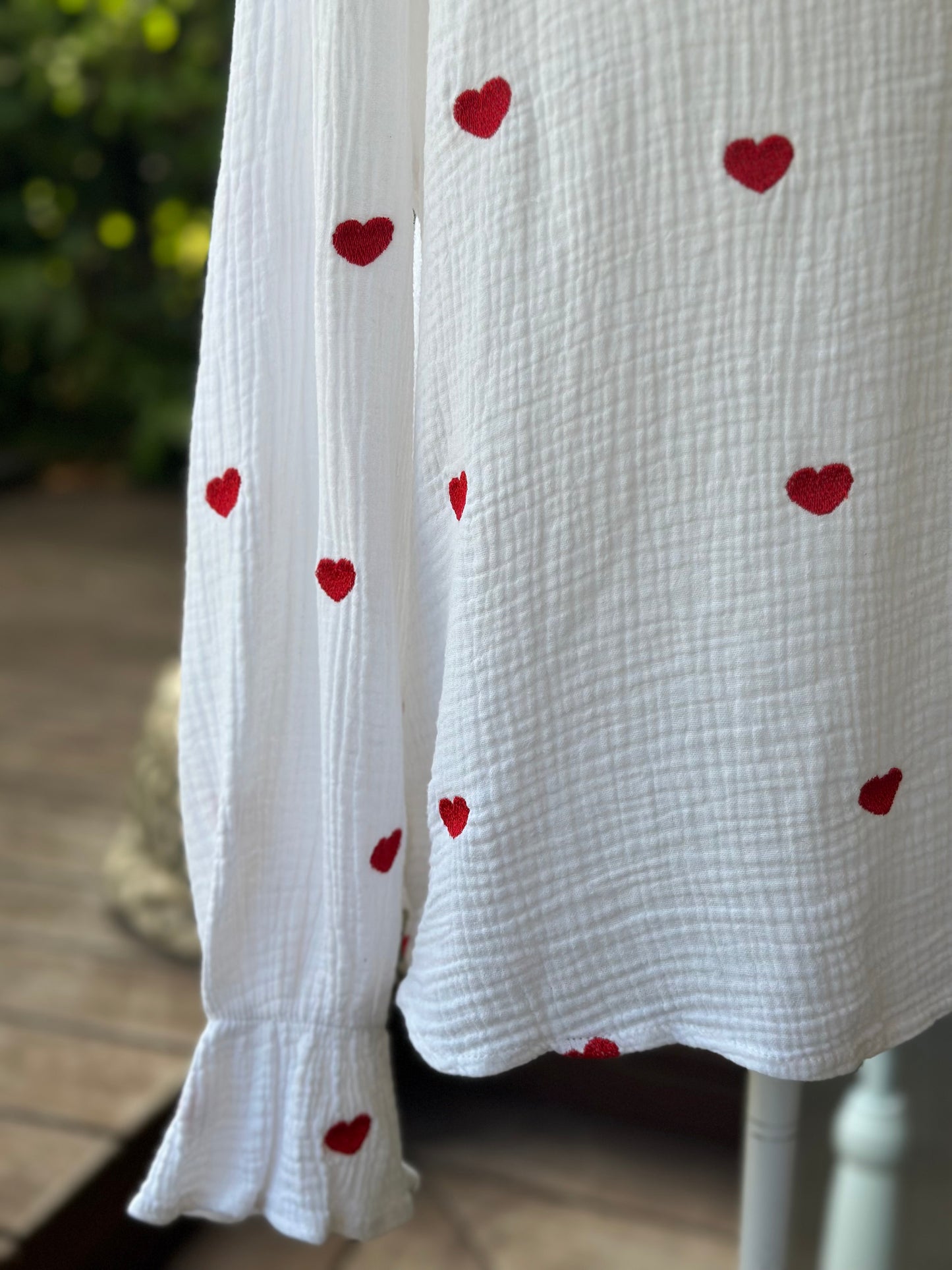 Chemise en gaze de coton brodée cœurs T.36/38
