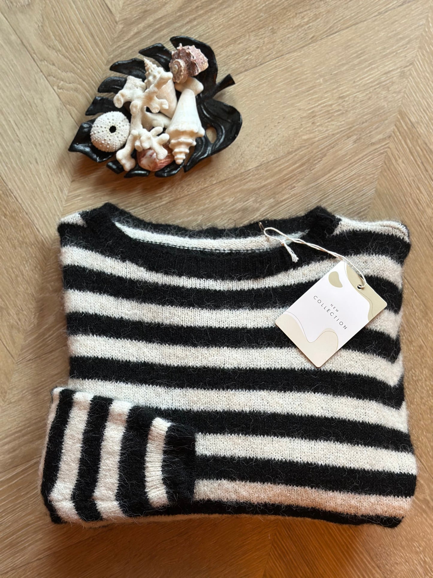 Pull rayé noir et écru en laine mélangée T.U neuf