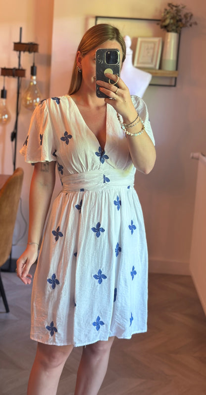 Robe blanche brodée bleue T.36/38