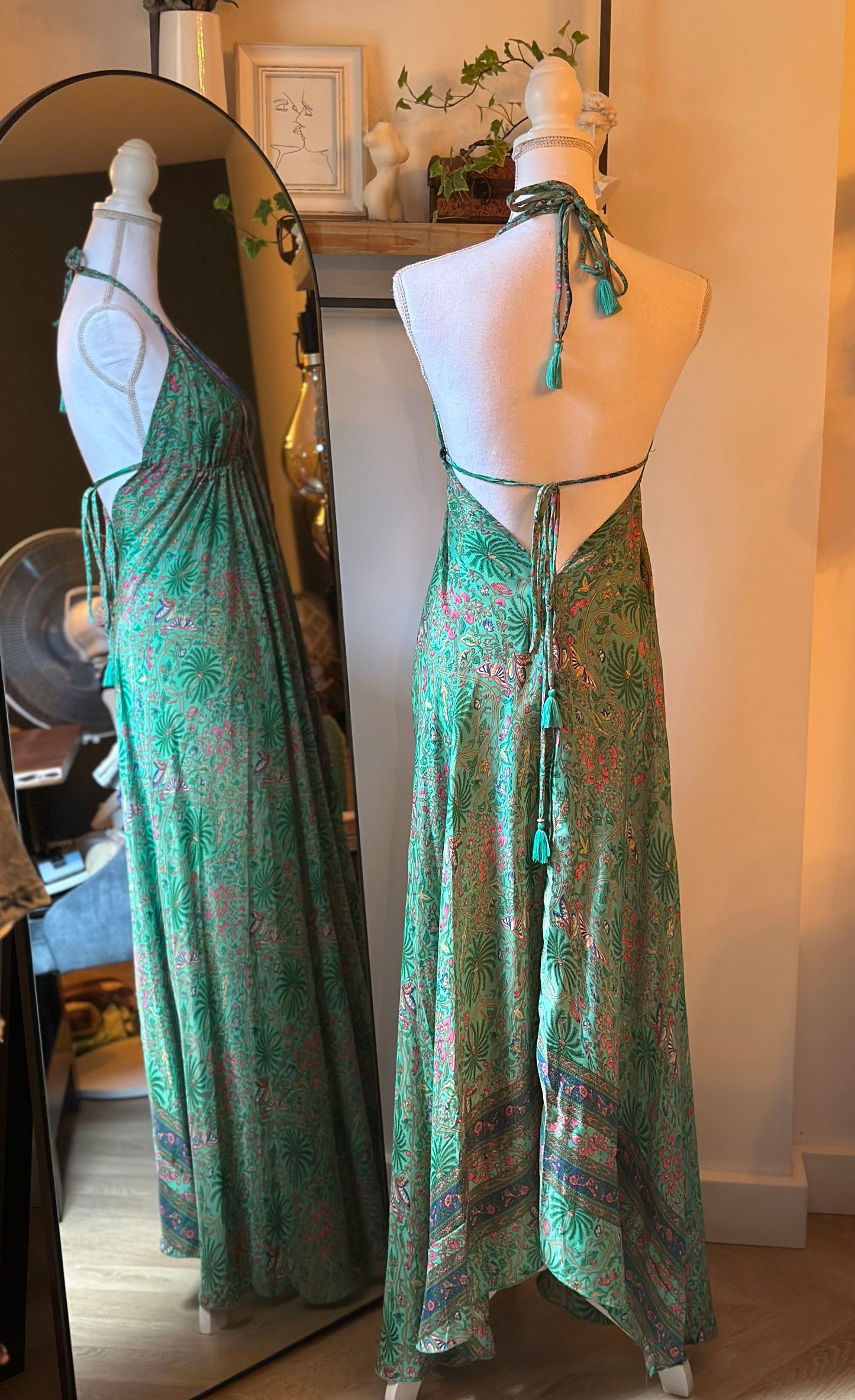 Robe longue imprimé fleuri, dos nu, en soie T.U