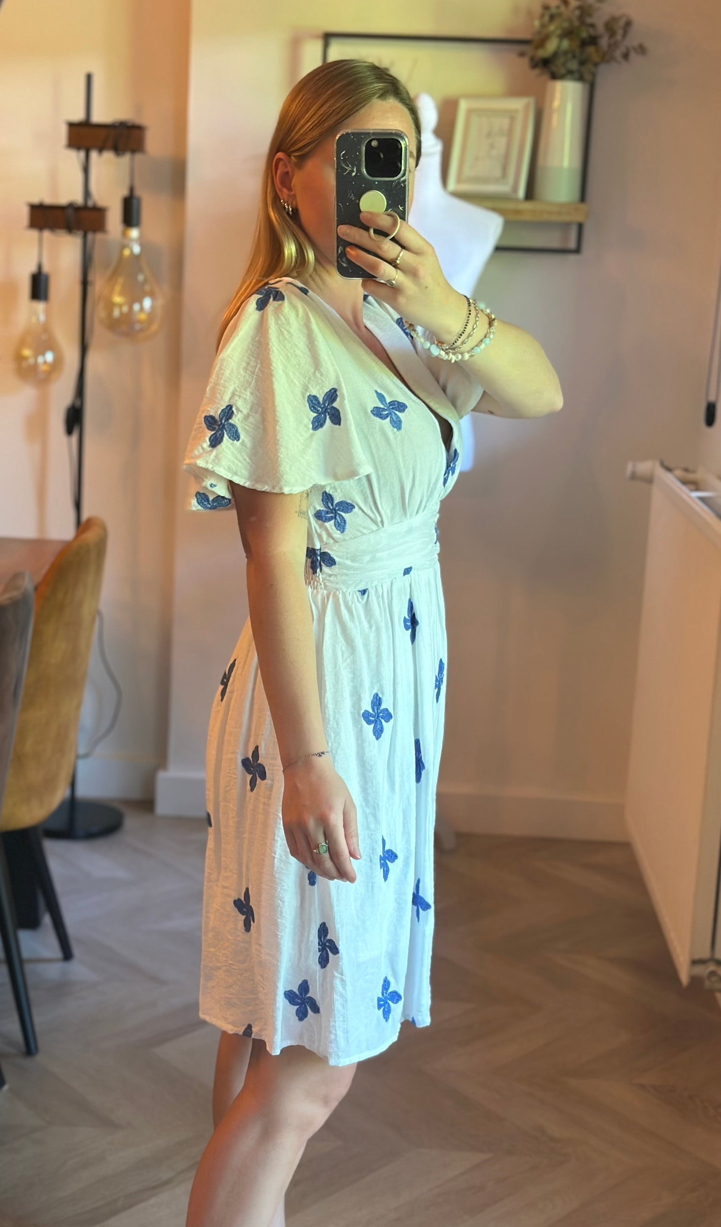 Robe blanche brodée bleue T.36/38