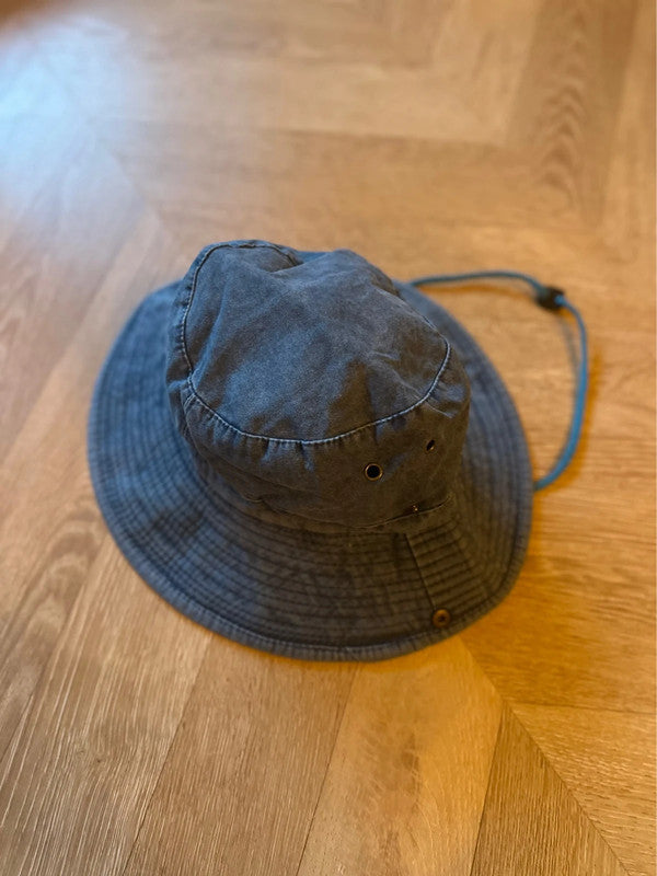 Chapeau unisexe bleu effet denim avec cordon neuf