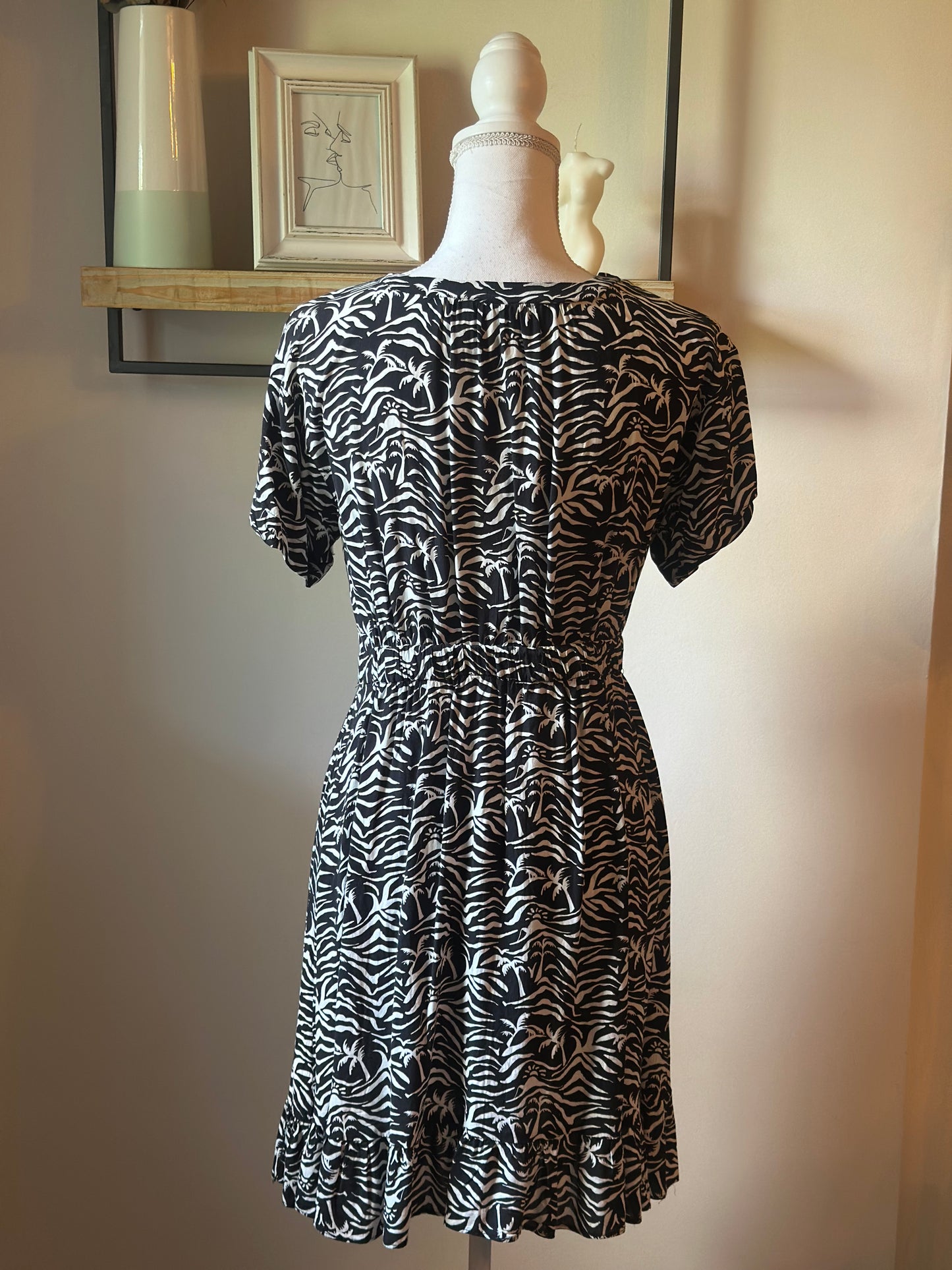 Robe imprimé zèbre palmiers noir et blanc T.36