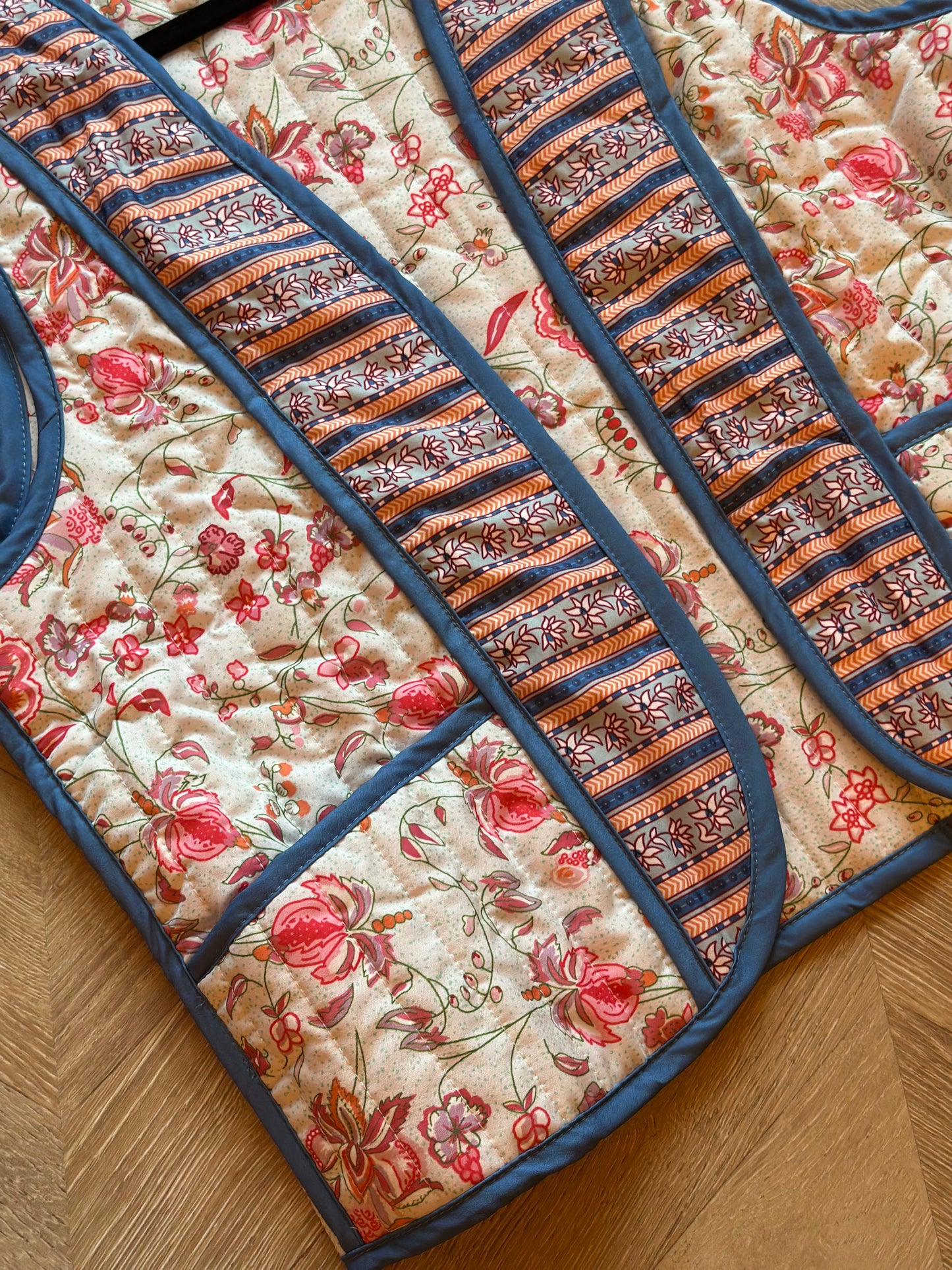 Gilet matelassé motif fleuri et rayures en coton neuf T.36/38