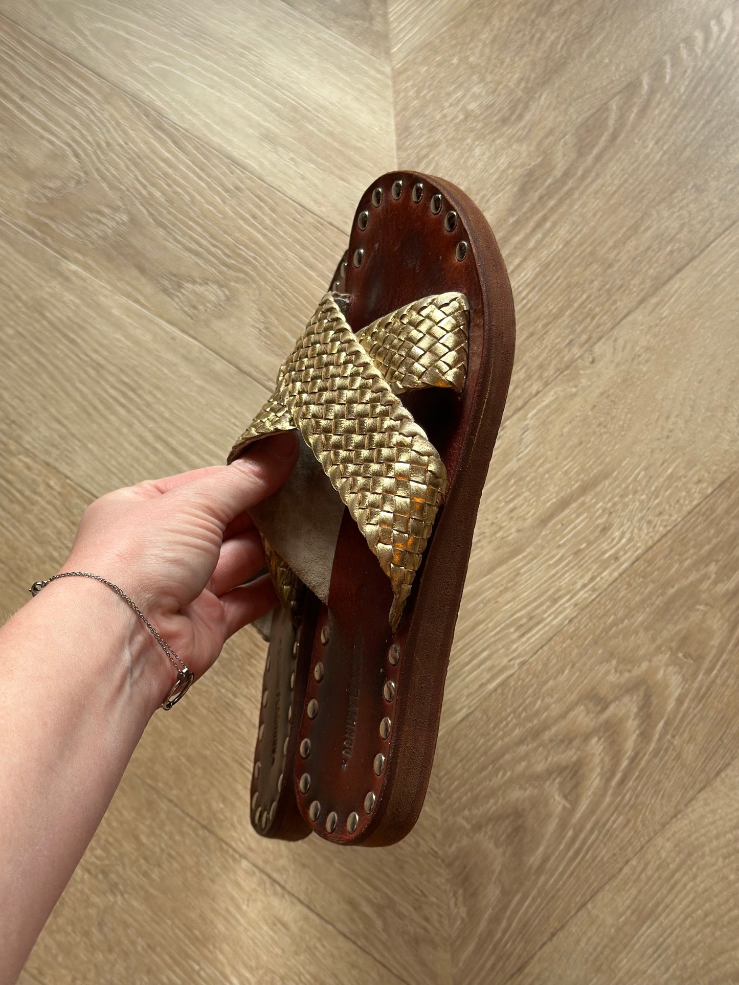 Sandales cuir tressé doré T.36