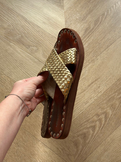 Sandales cuir tressé doré T.36