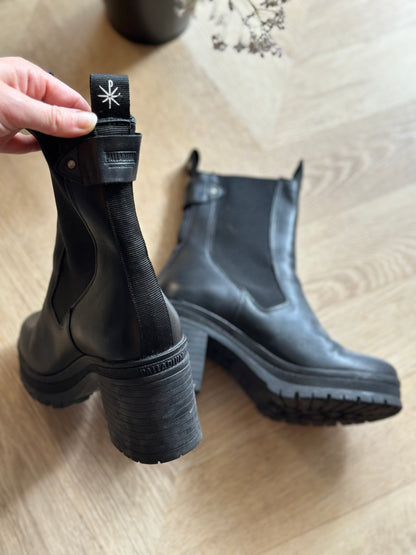 Bottines cuir noir motif uni Modèle Mona T.37