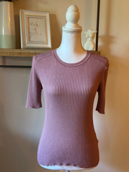 Pull manches courtes maille côtelée parme viscose T.40