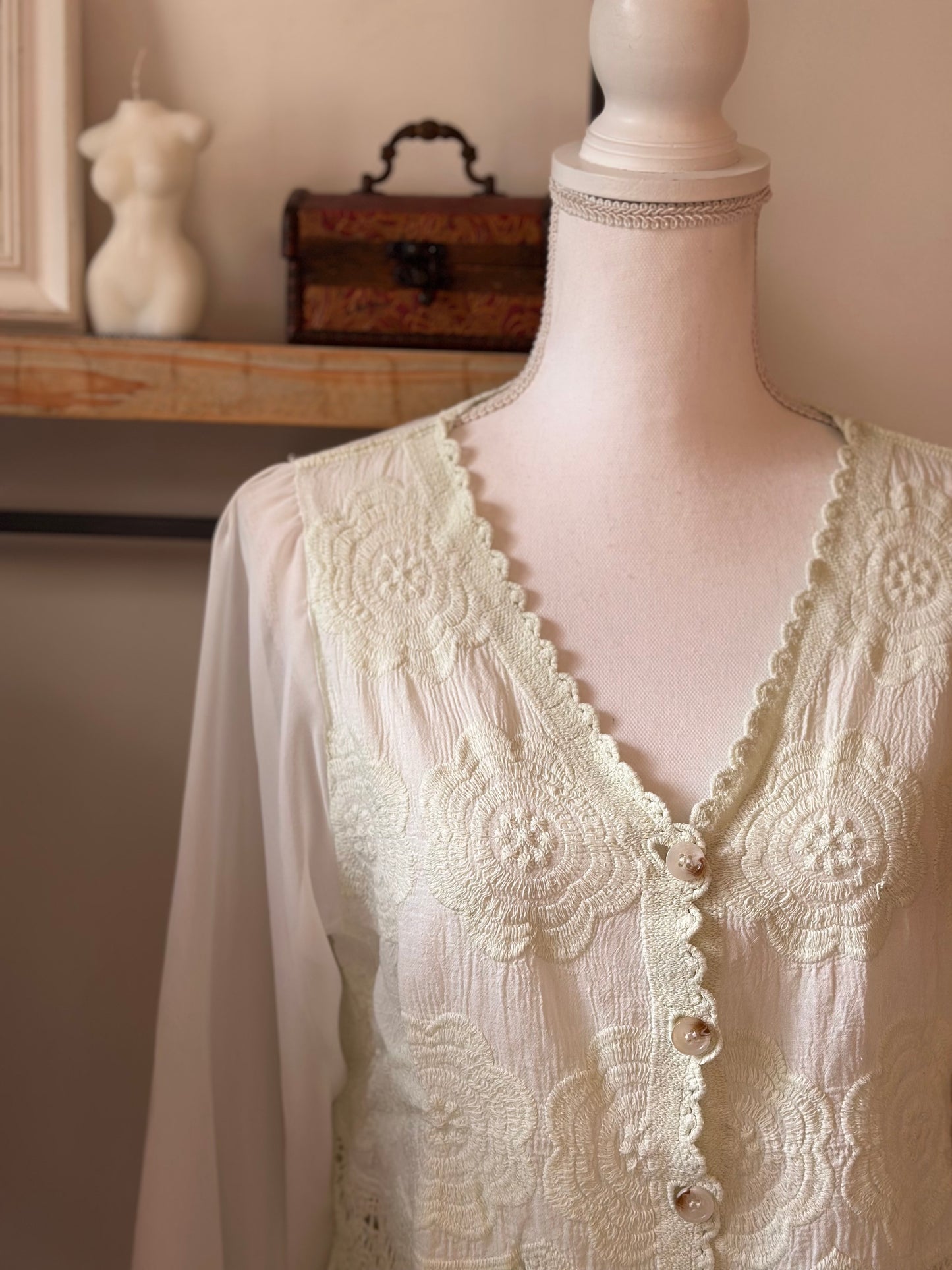 Gilet en dentelle à motifs floraux T.36/38