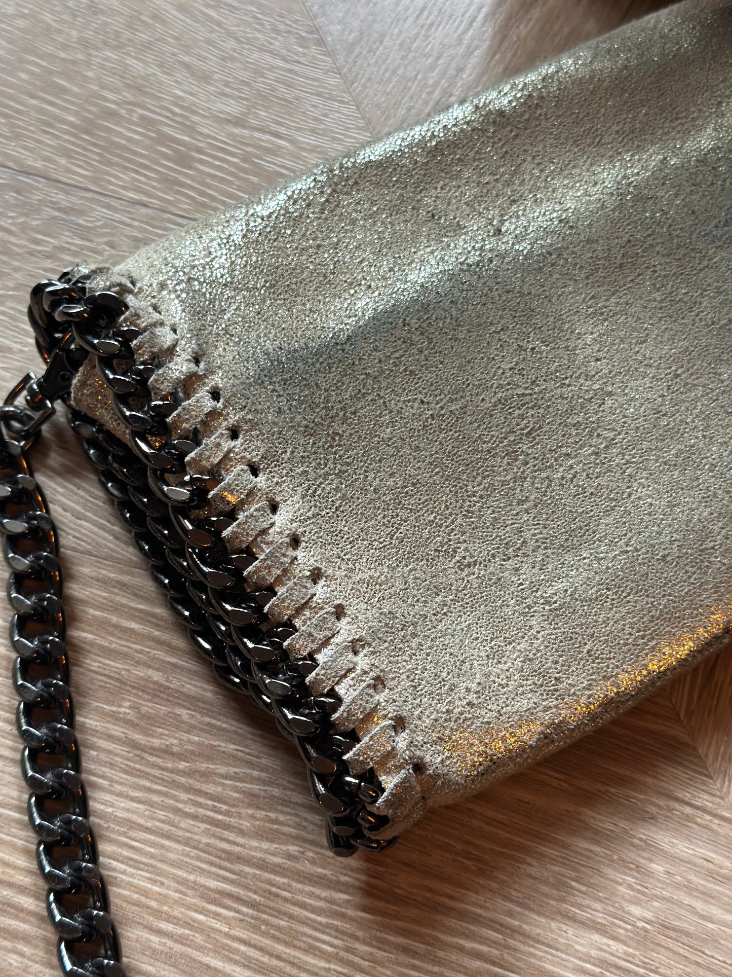 Sac bandoulière cuir métallisé doré chaîne Made in Italy – 21x14 cm