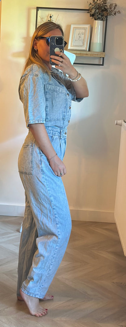 Combinaison jean bleu clair denim coupe droite manches courtes T.36