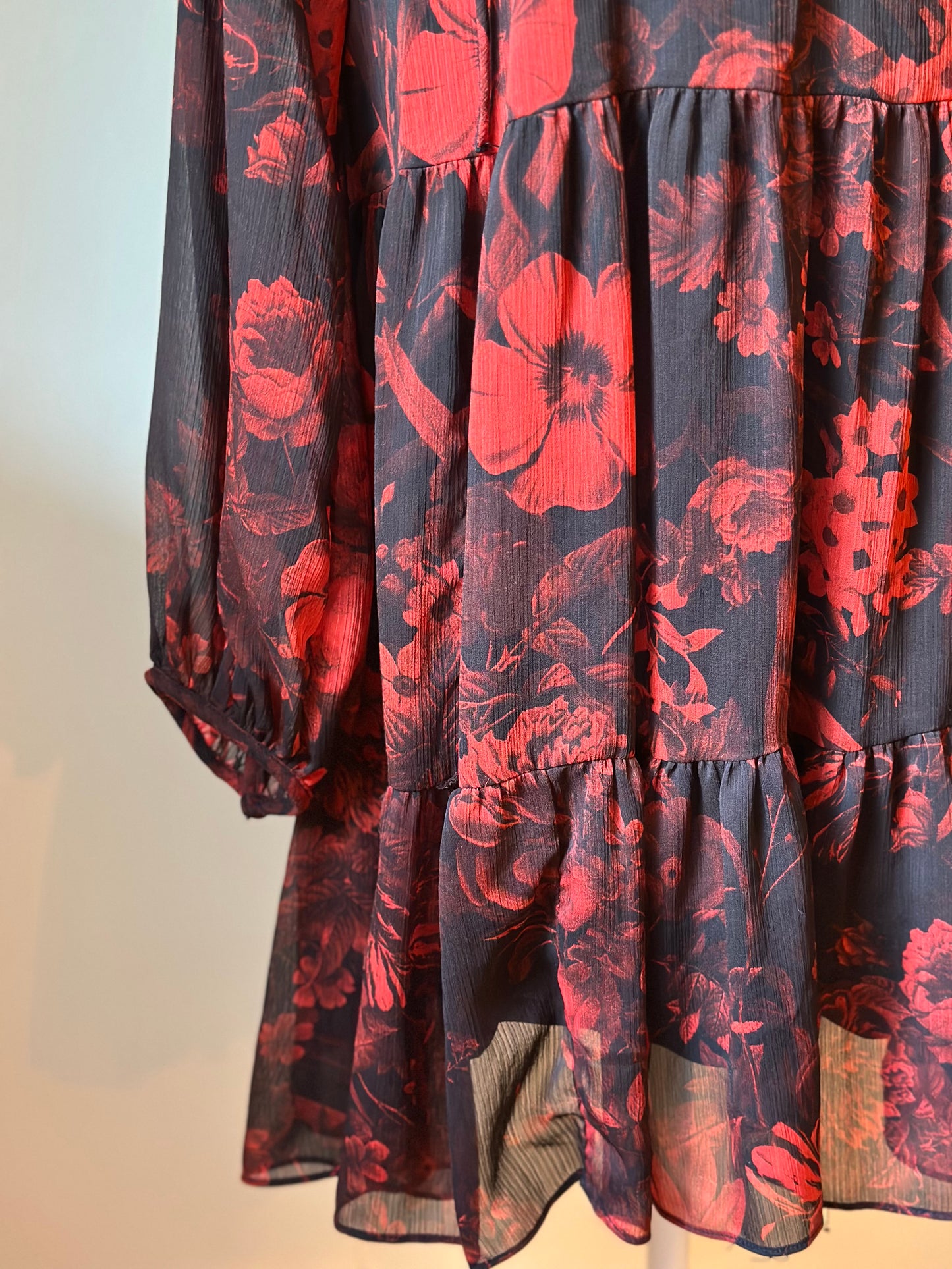 Robe fluide fleurie noir & rouge T.38