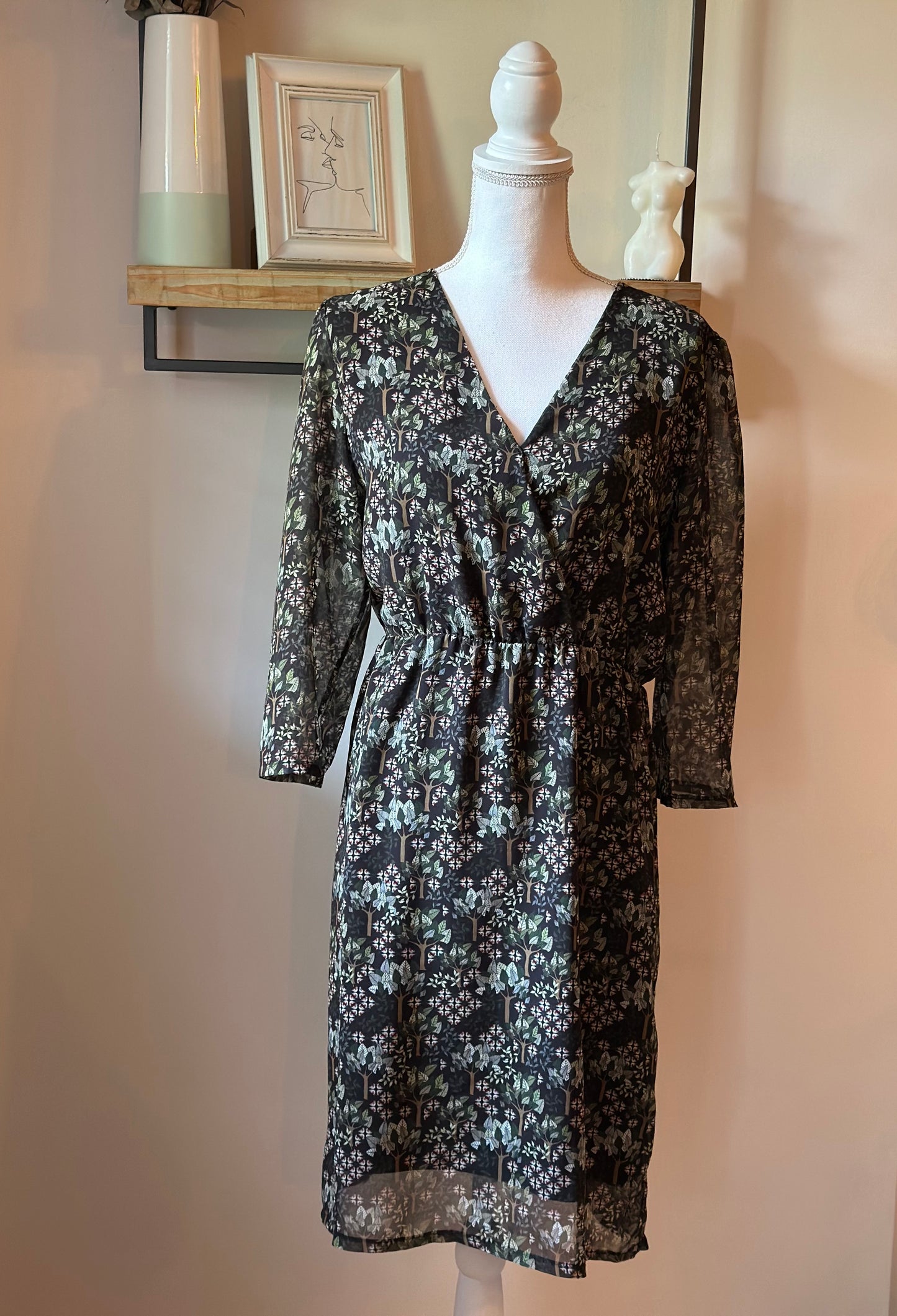 Robe imprimé végétal noire et vert T.40