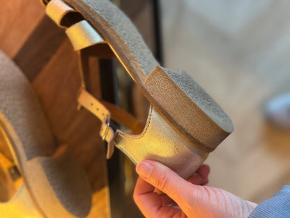 Sandales dorées en cuir T.36