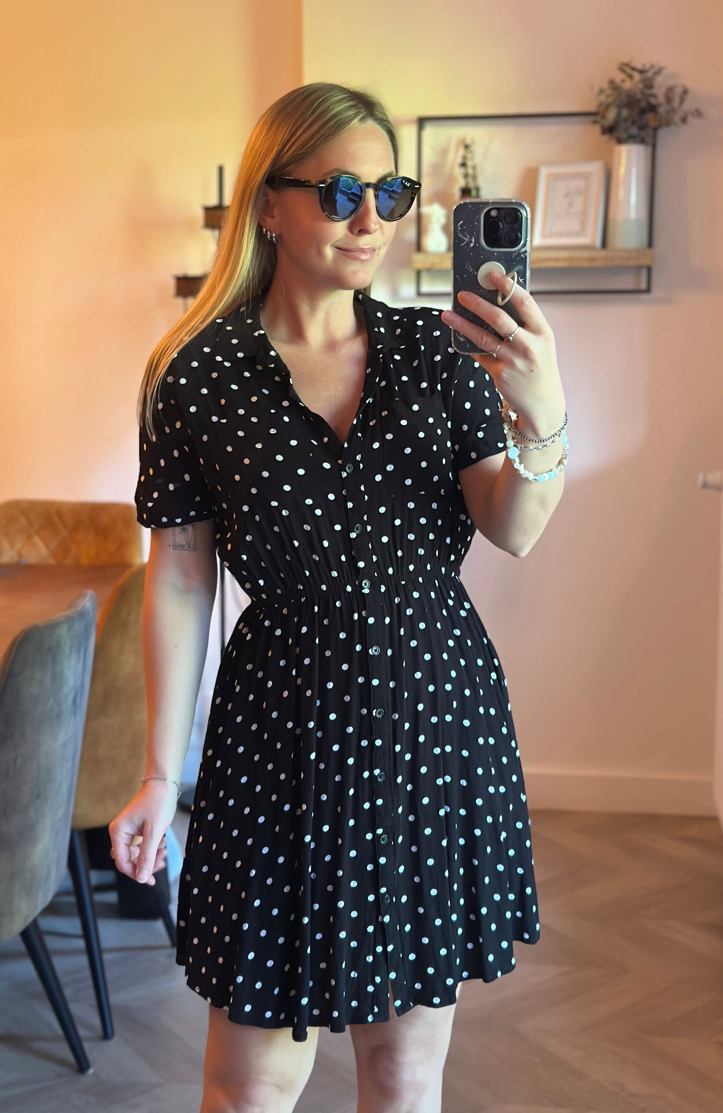 Robe courte noire à pois blancs style pin-up T.34