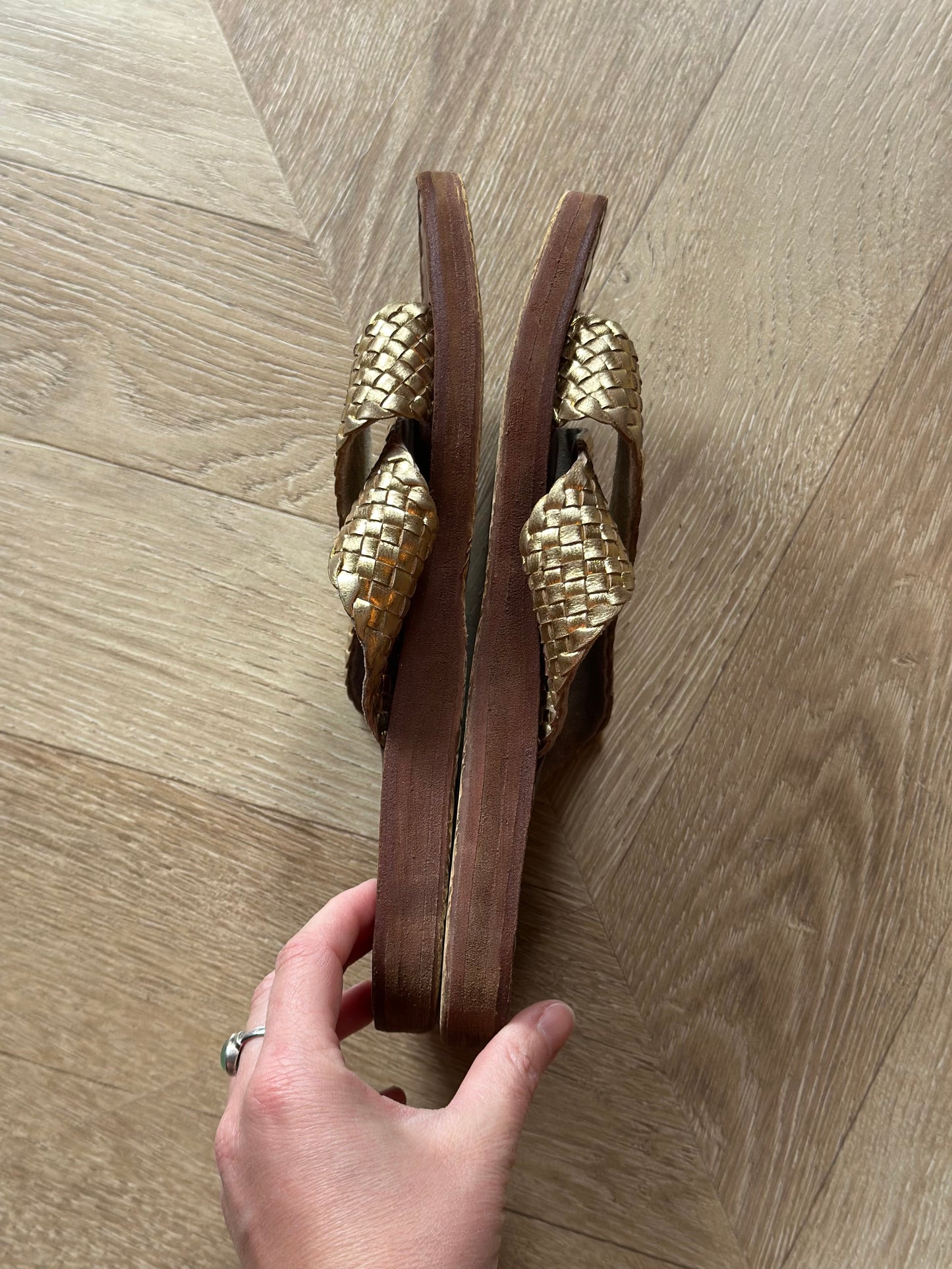 Sandales cuir tressé doré T.36