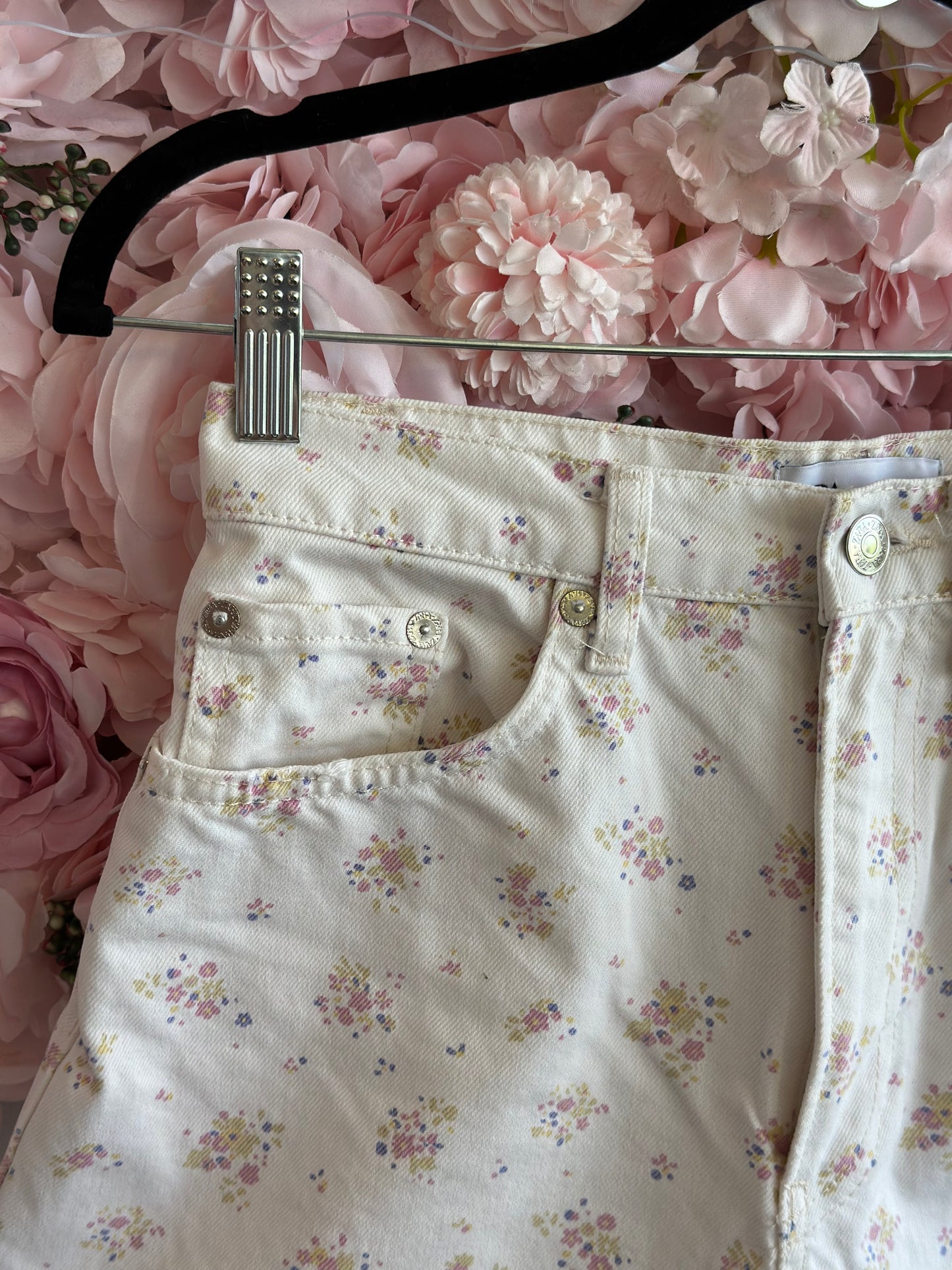 Short taille haute blanc à motifs fleuris colorés T.34