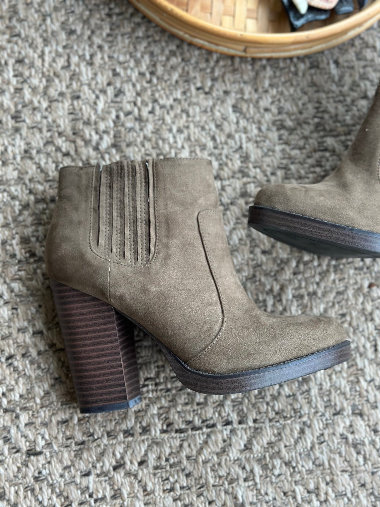 Bottines talon épais daim marron P.37