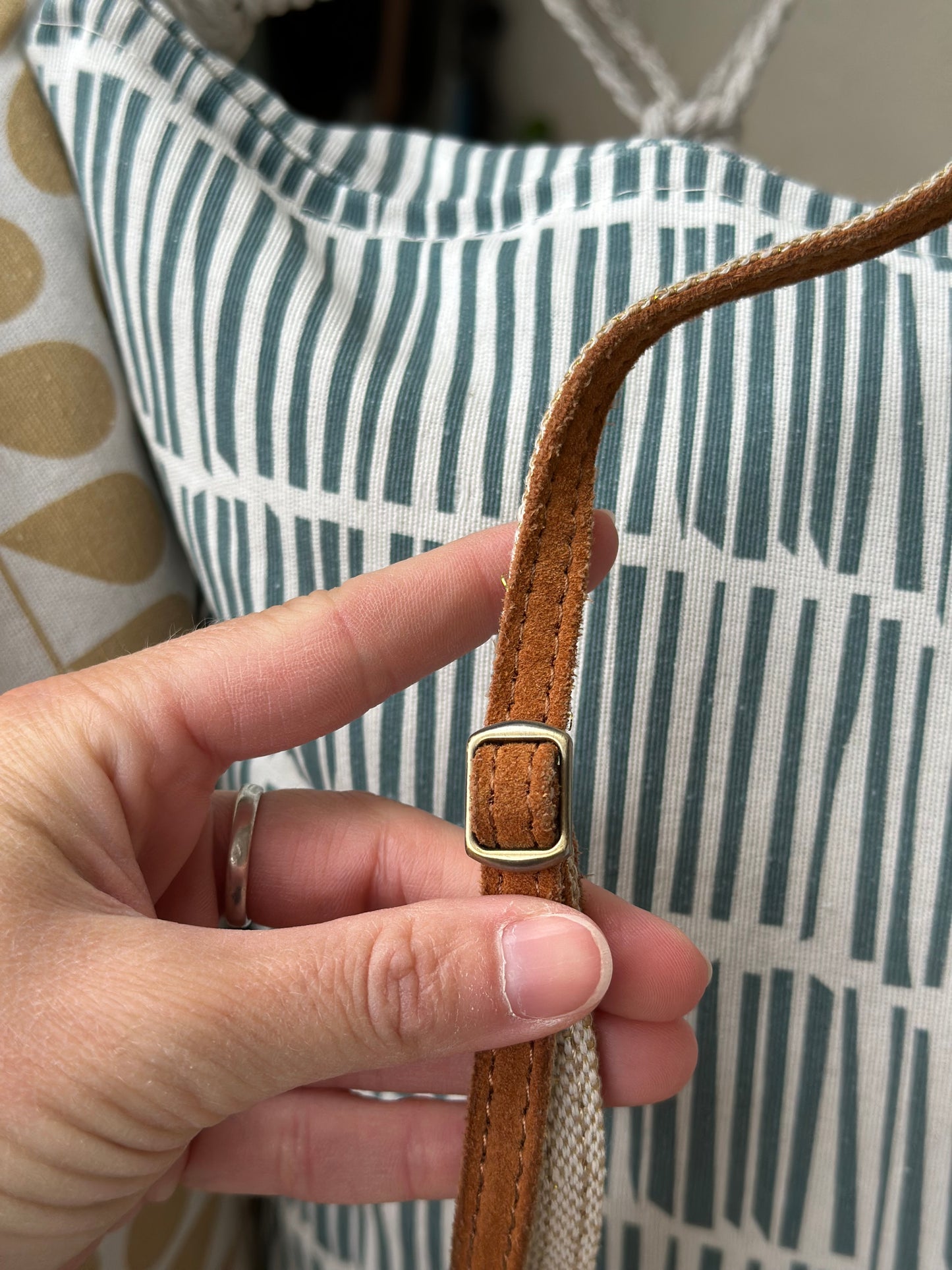 Sac en cuir beige modèle “Mama” avec double bandoulière