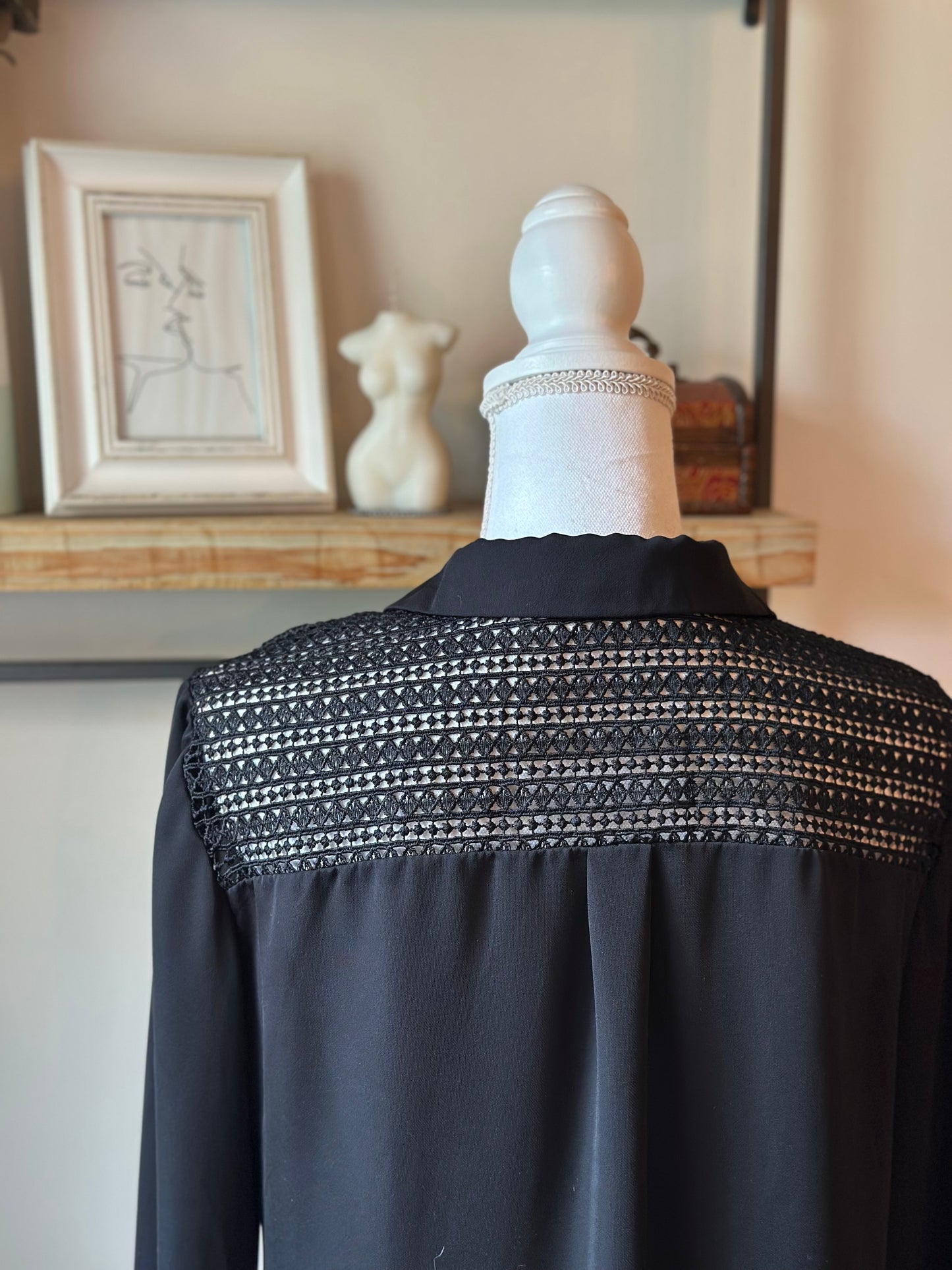 Chemise fluide noire détails dentelle T.38