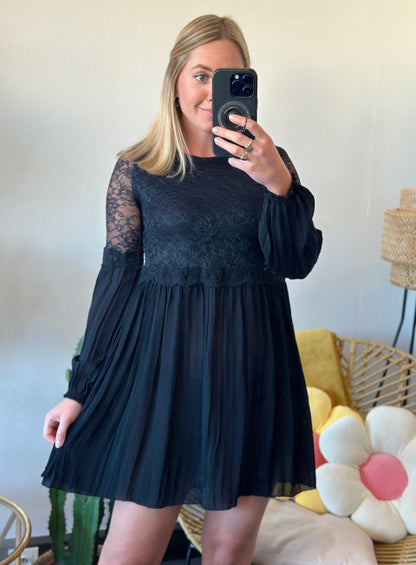 Robe noir en dentelle T.36