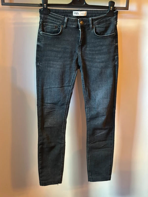 Jean slim noir T.38