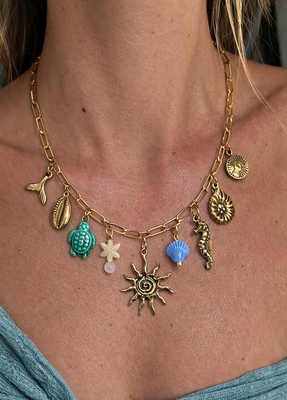 Collier doré en acier inoxydable avec breloques soleil, coquillage… Neuf