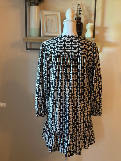 Robe courte imprimé graphique noir et écru T.34