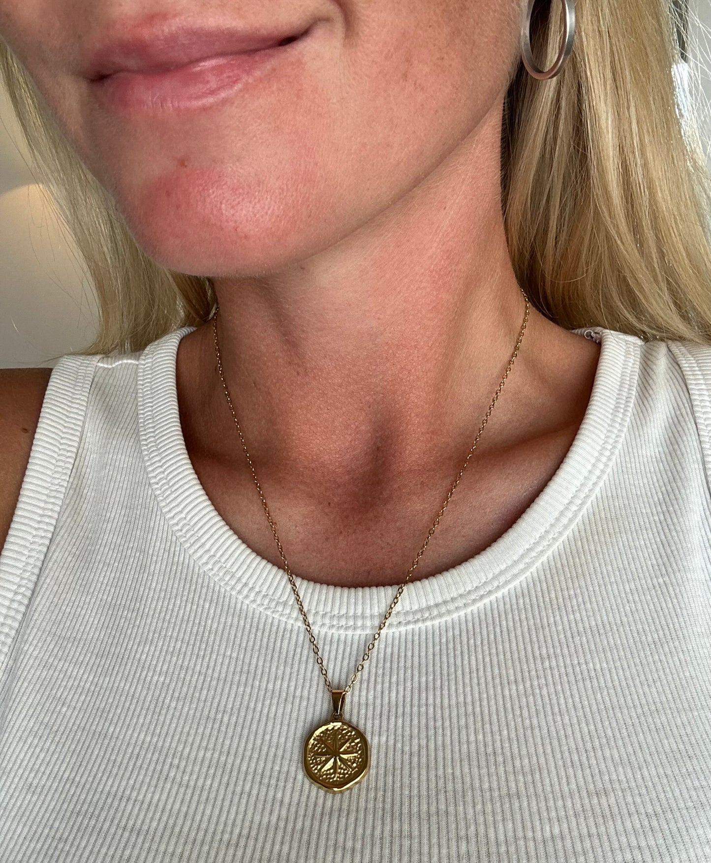 Collier doré en acier inoxydable avec pendentif étoile neuf