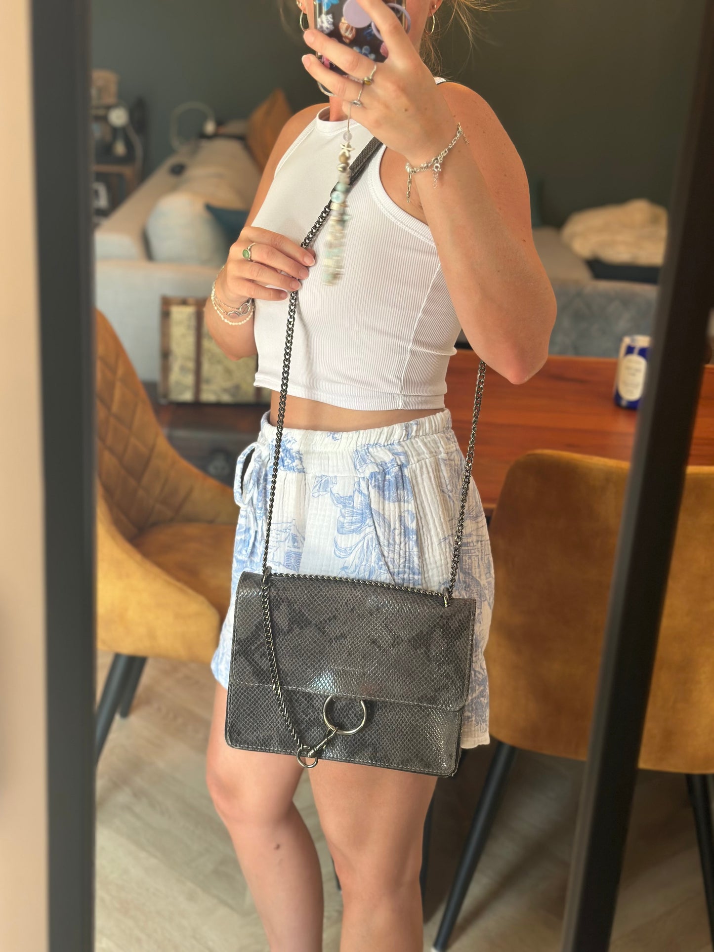 Sac en cuir imprimé python noir et gris – Chaîne métal ajustable