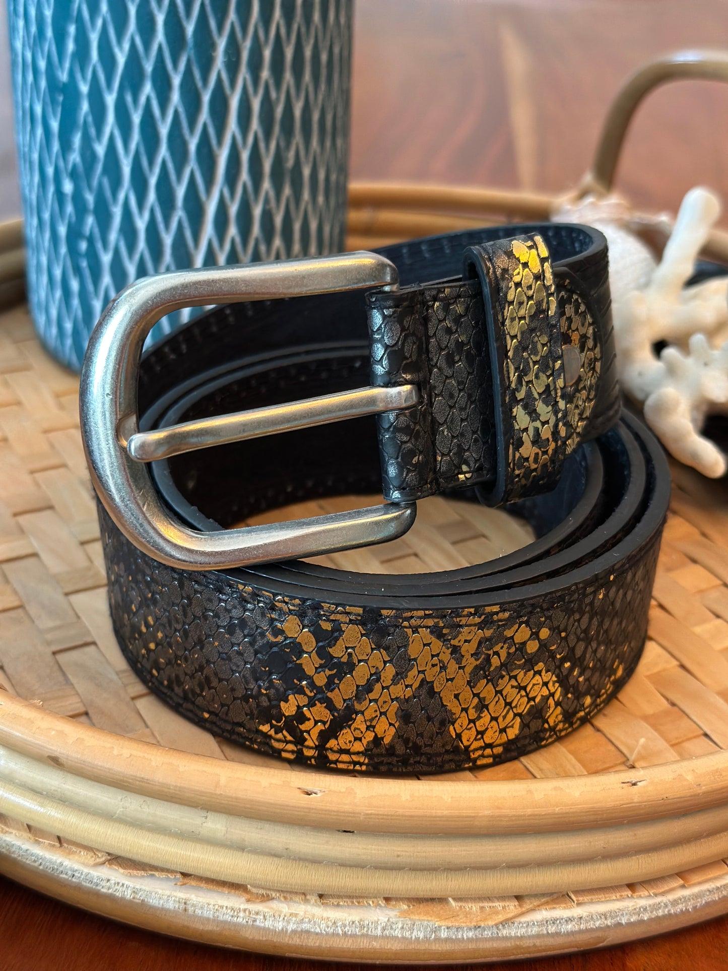 Ceinture noire effet python doré – 95 cm – Neuve