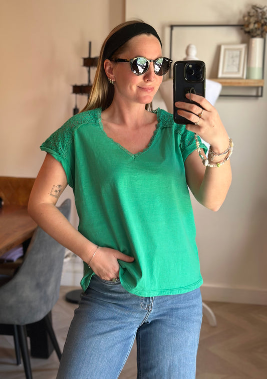 Top dentelle épaules vert en coton T.40