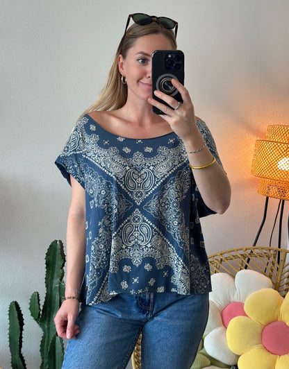 Top bleu oversize à motifs bandana blancs T.38