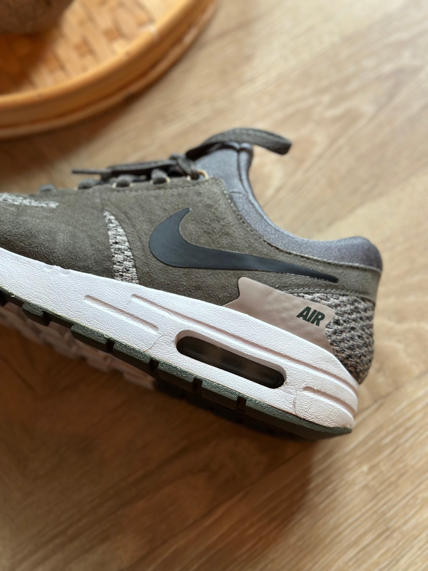 Baskets Air Max Zero SE GS vert kaki et noir P.37,5