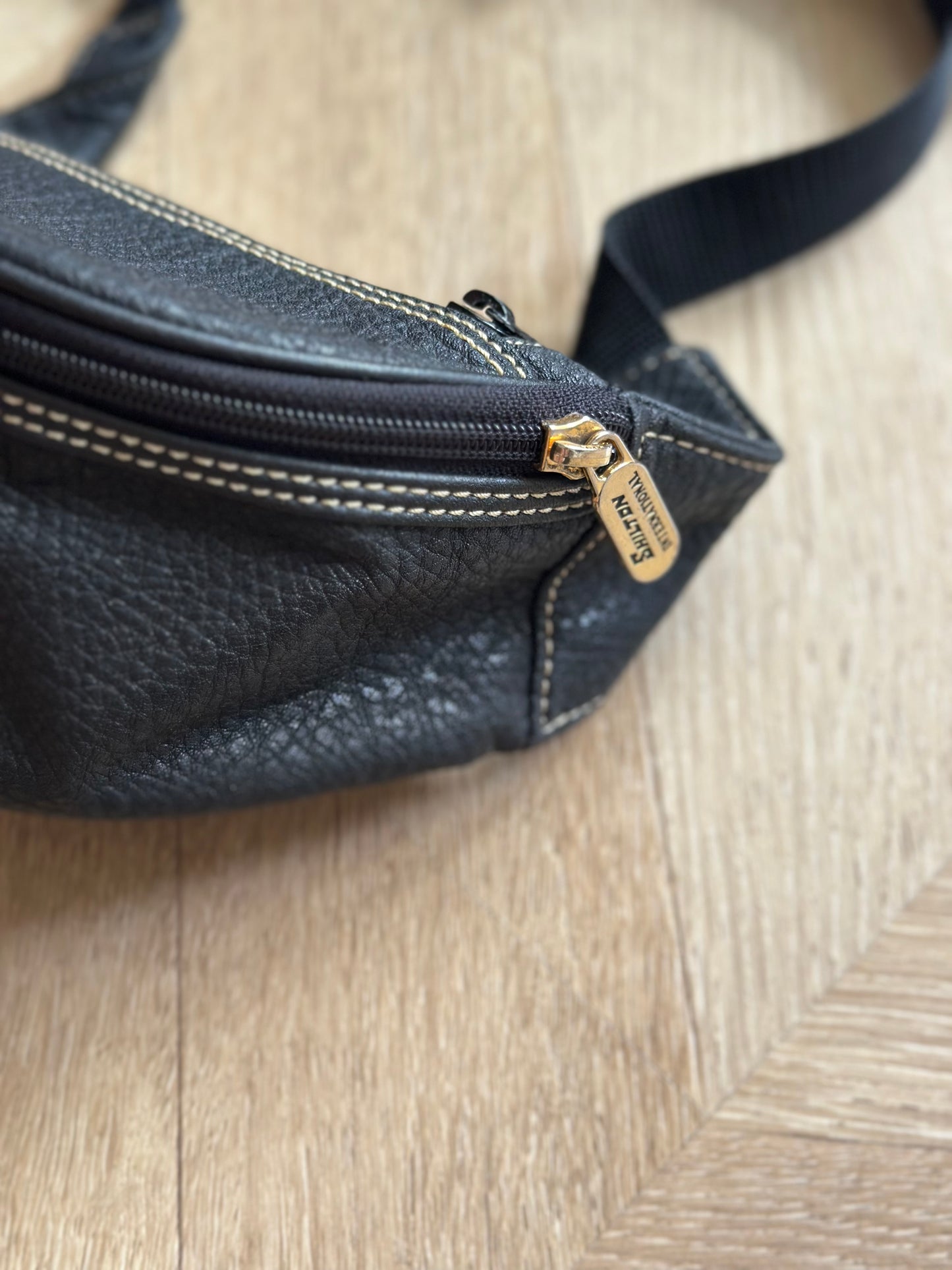 Banane vintage unie simili cuir 90s modèle unisexe
